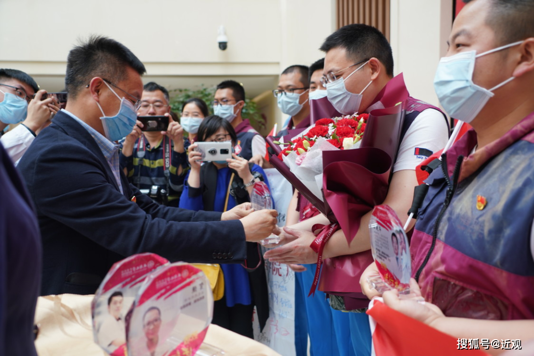 勇士队球员展开家乡支援活动，传递爱与温暖！