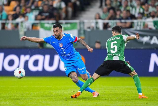 西甲常规赛对决在即！北京国安演练定位球，切尔西密集防守应对的简单介绍